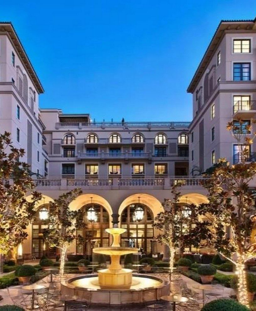 The Maybourne Beverly Hills courtyard